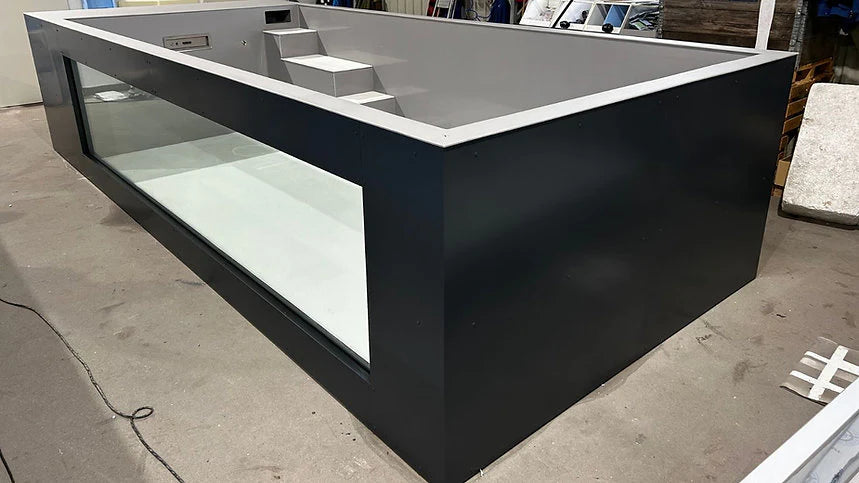 Piscine en polypropylène de 6,5 m x 2,5 m avec une fenêtre de 4 m